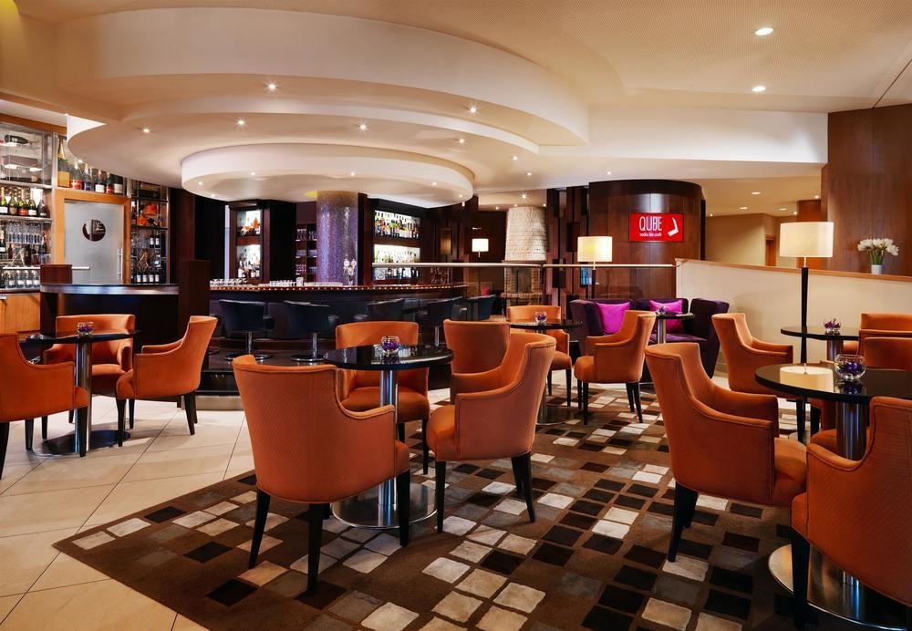 Sheraton Poznan Hotel Luaran gambar The bar at the hotel