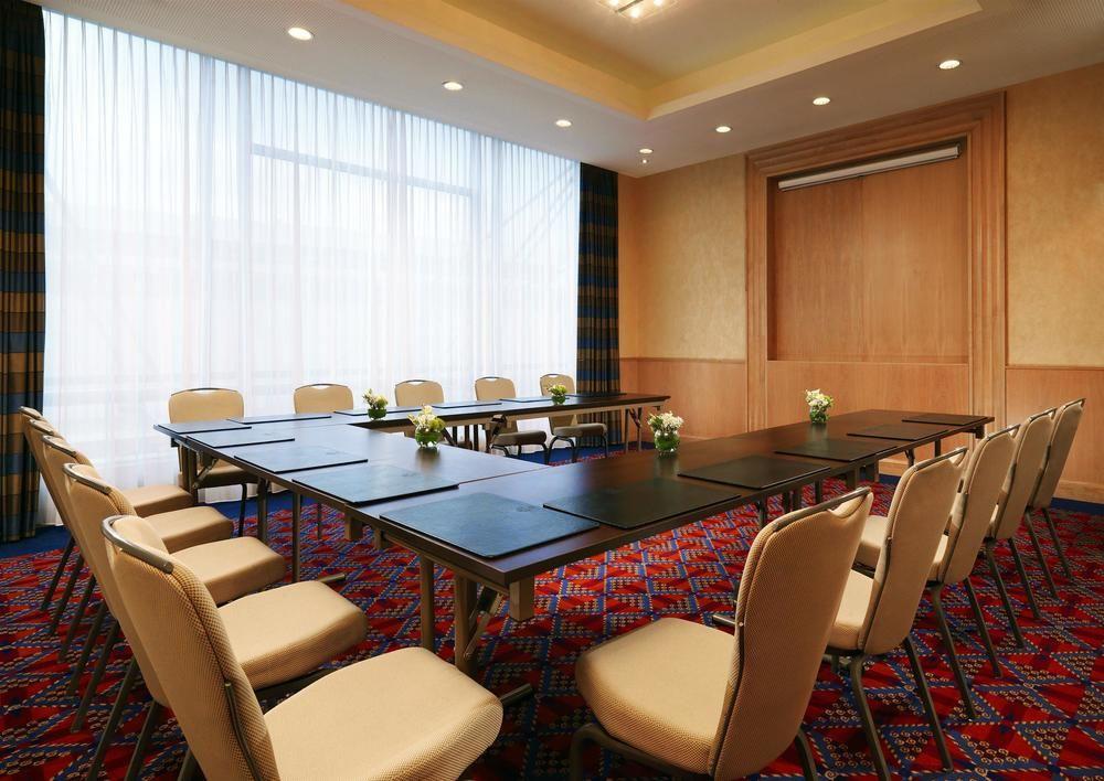 Sheraton Poznan Hotel Luaran gambar Meeting room