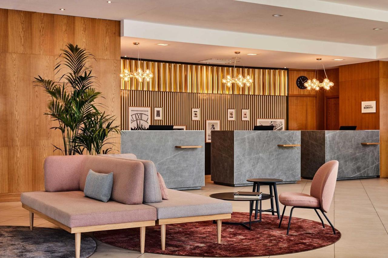 Sheraton Poznan Hotel Luaran gambar The lobby of the hotel
