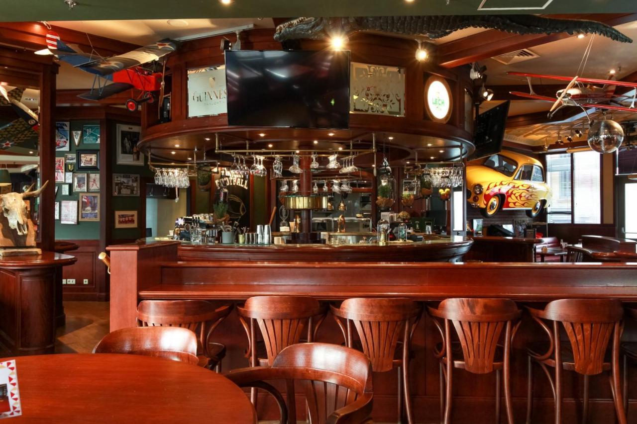 Sheraton Poznan Hotel Luaran gambar The bar at the 1905 Bar and Grill