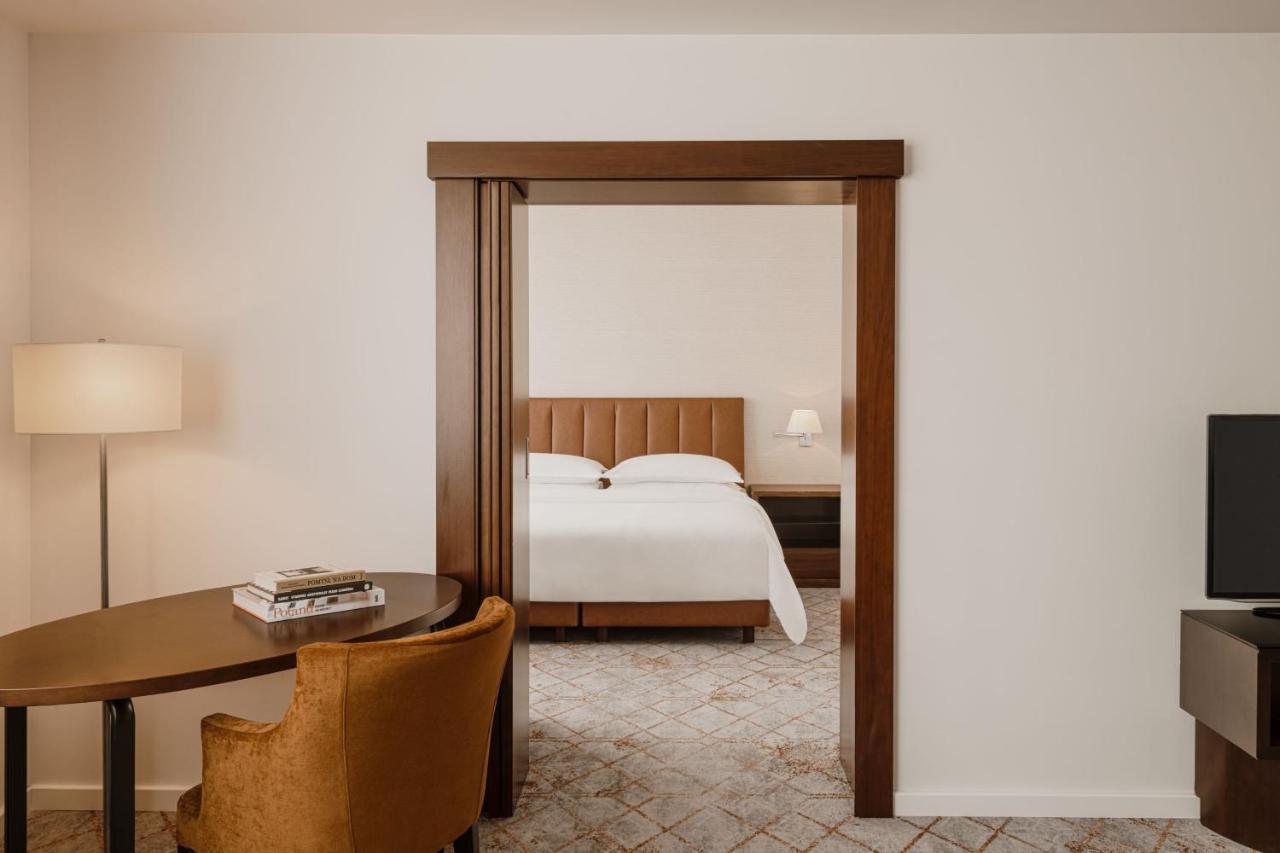 Sheraton Poznan Hotel Luaran gambar A suite at the Hotel Zags