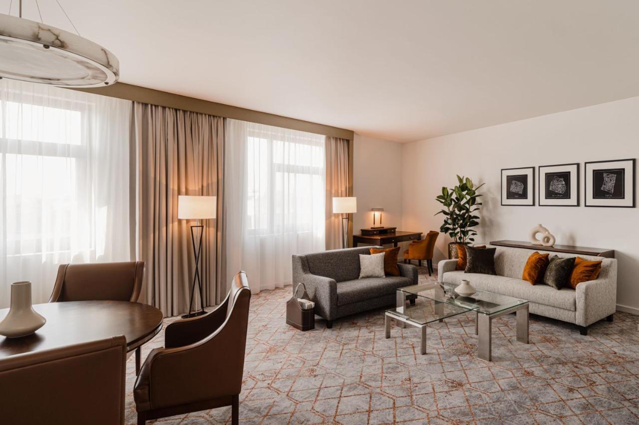 Sheraton Poznan Hotel Luaran gambar Suite