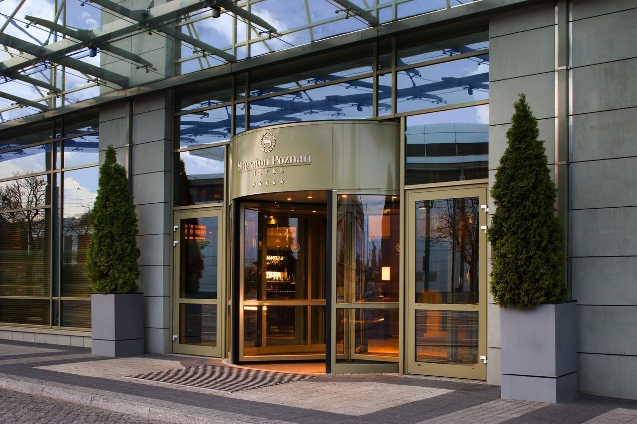 Sheraton Poznan Hotel Luaran gambar Entrance to the hotel