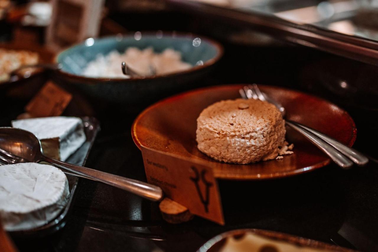 Sheraton Poznan Hotel Luaran gambar A scone