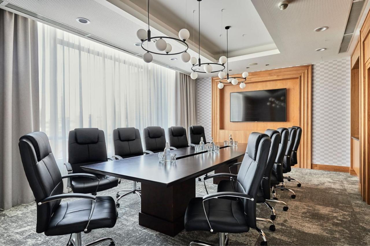 Sheraton Poznan Hotel Luaran gambar Boardroom at the Hilton London Heathrow