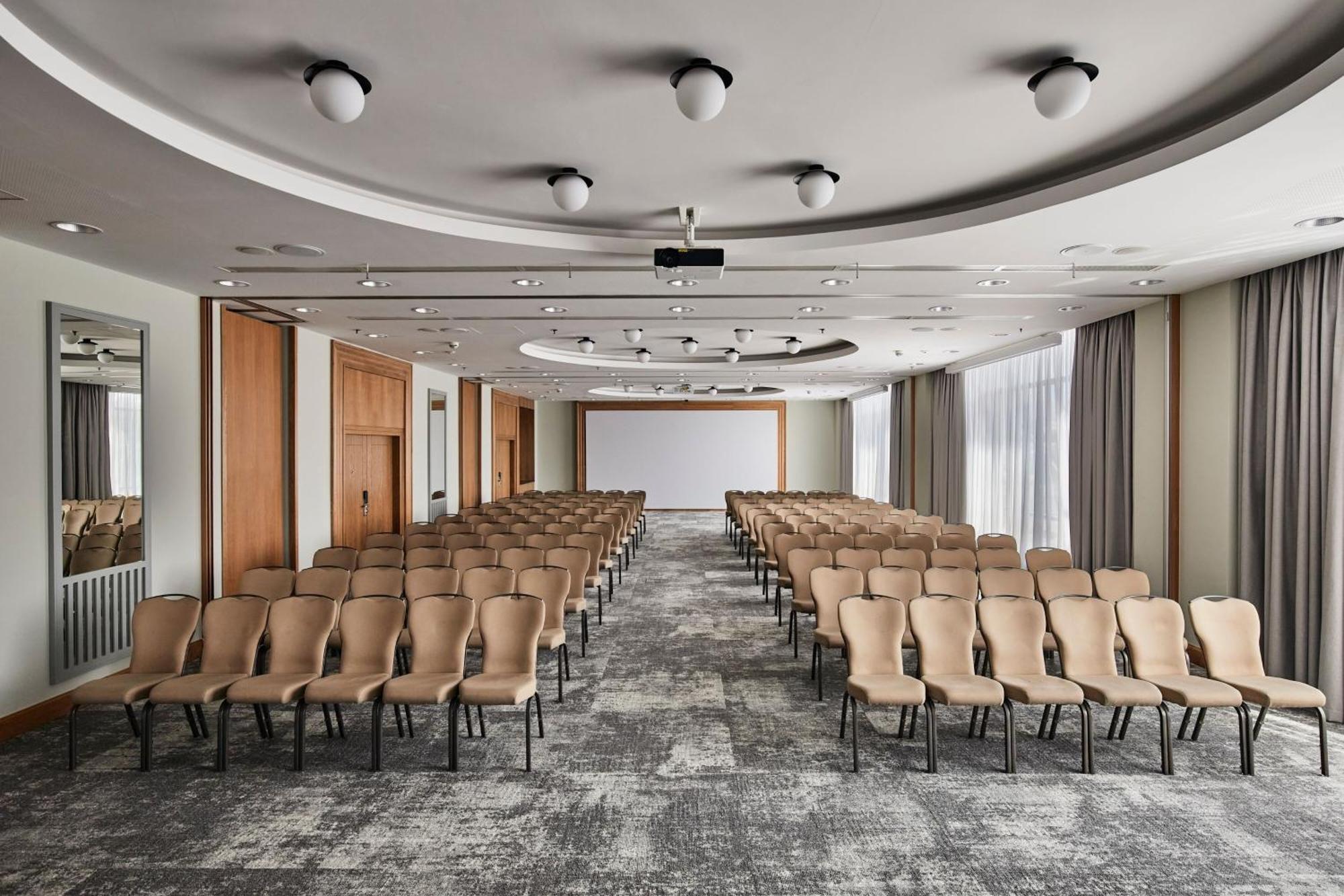 Sheraton Poznan Hotel Luaran gambar Meeting room