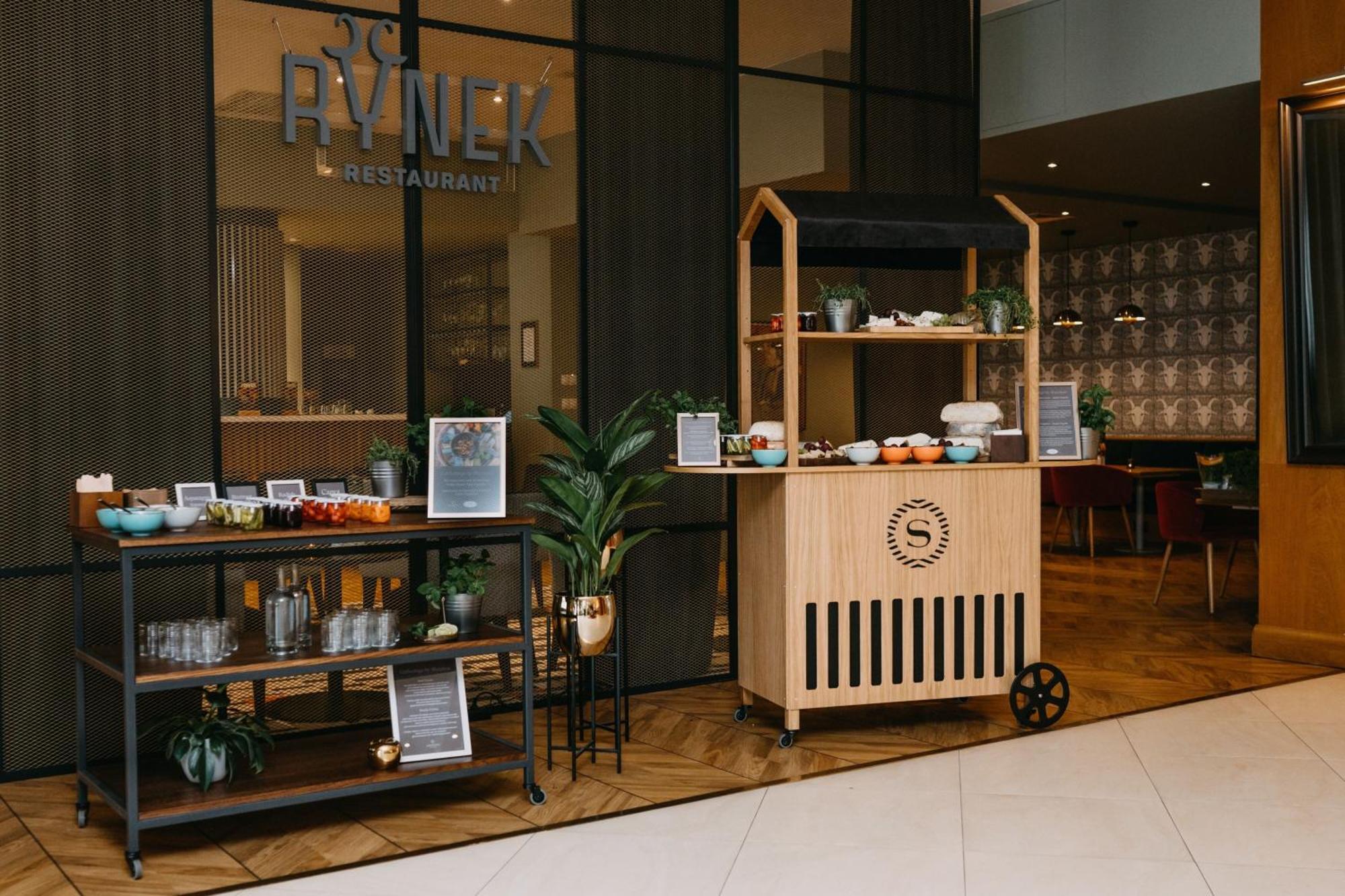 Sheraton Poznan Hotel Luaran gambar The Milk Bar