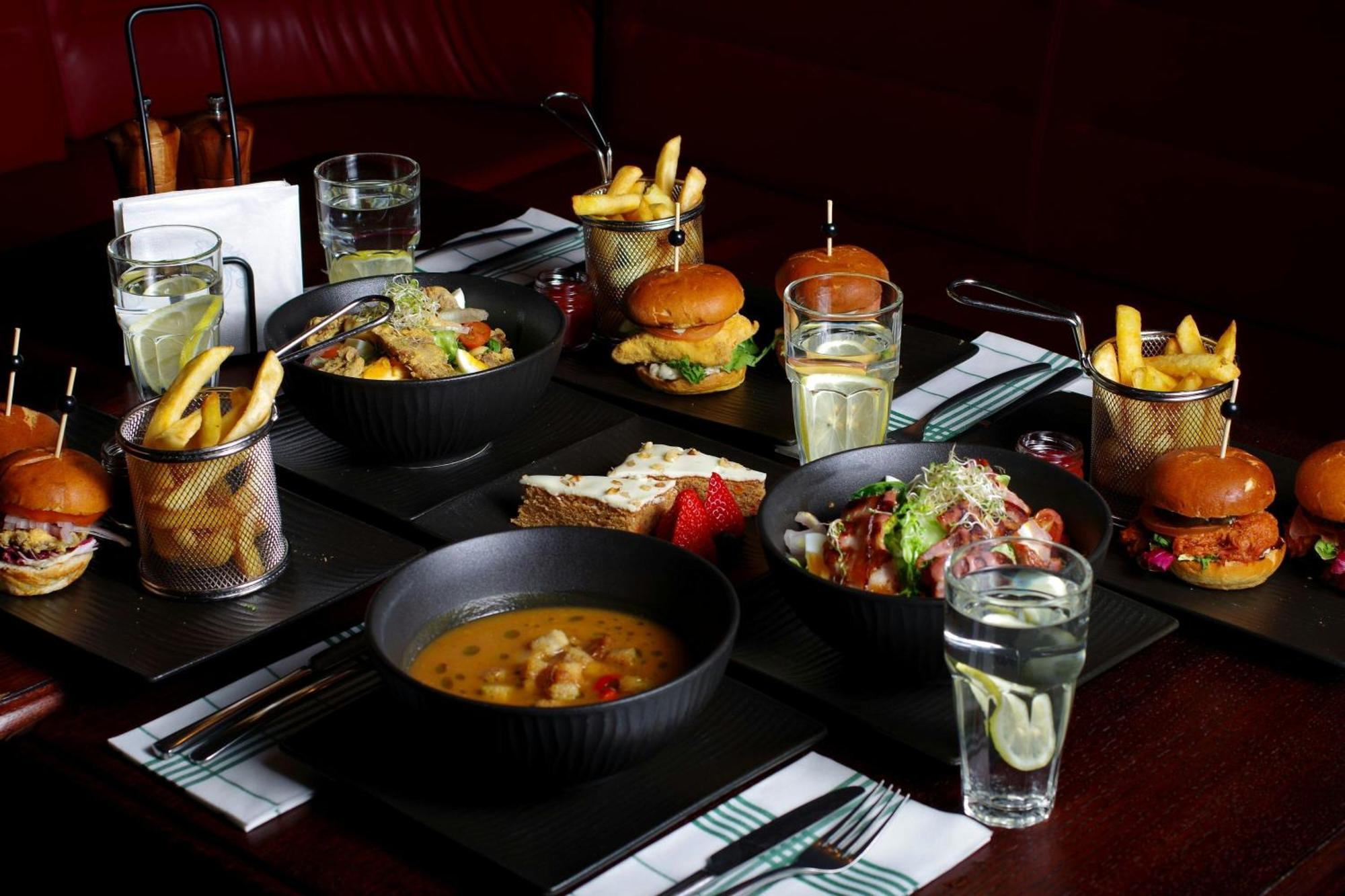 Sheraton Poznan Hotel Luaran gambar A selection of dishes from the restaurant